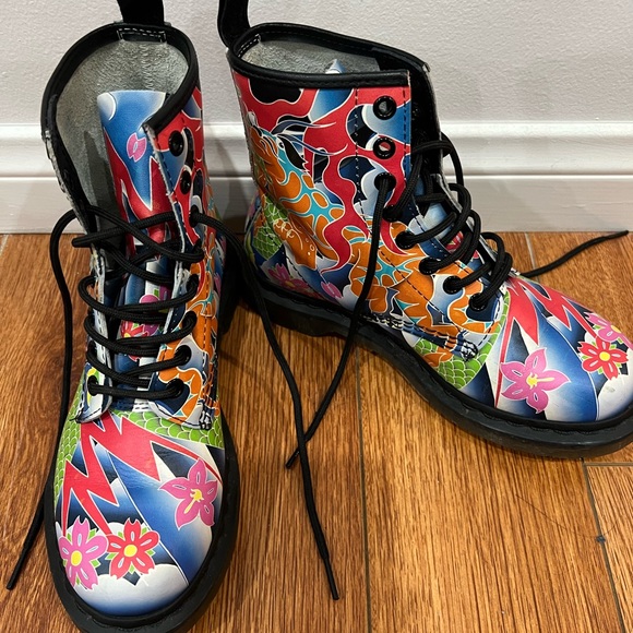 Dr. Martens Psych Tattoo US size 6 - Picture 1 of 4